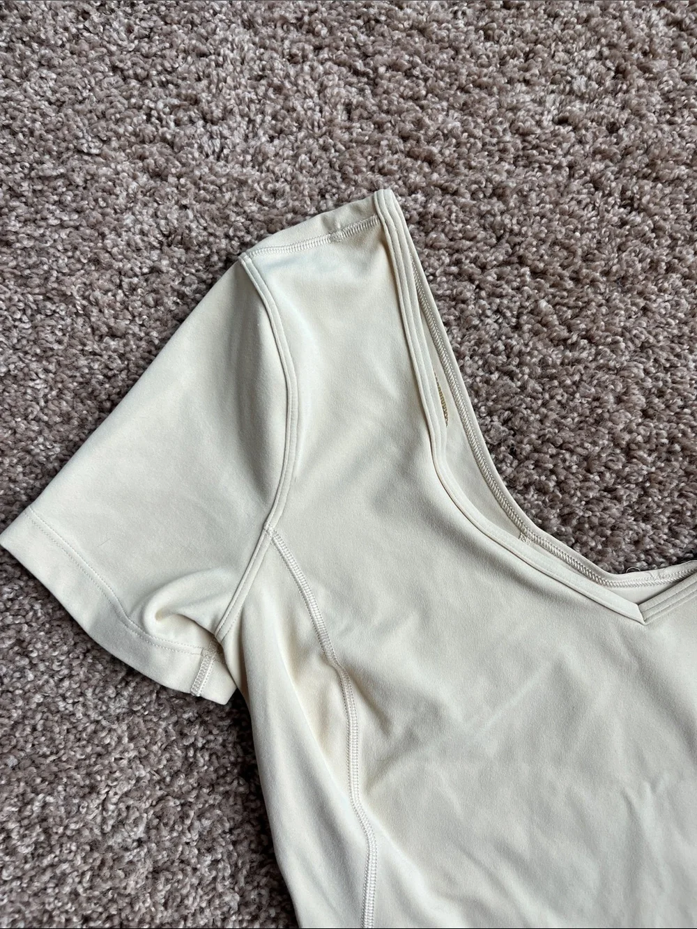 lululemon athletica Cream Scoop Neck Short Sleeve Top - Size 4